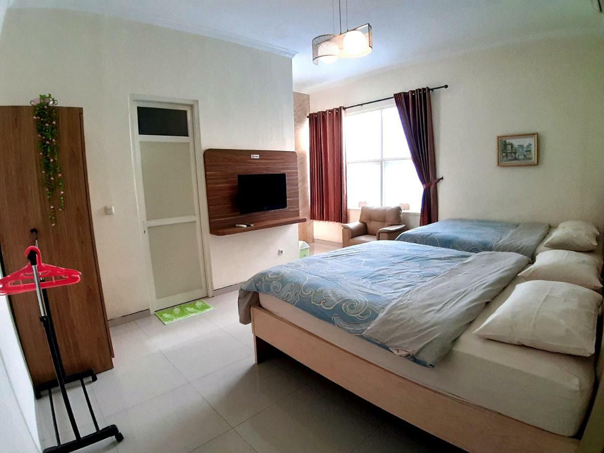 Ikiru To Live Hotel Surabaya Exterior photo